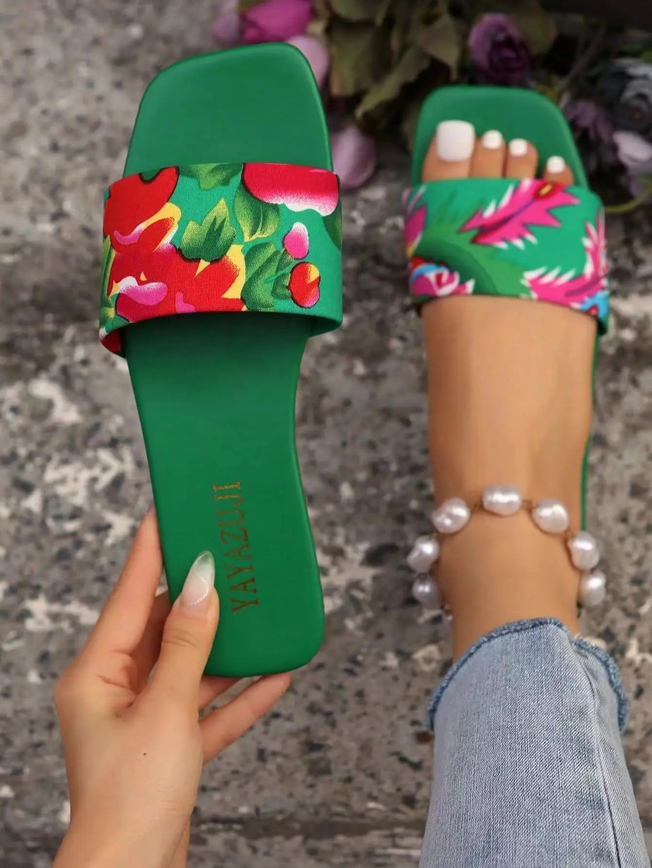 Sandales de mode pour femmes 2026 Nouvelles chaussures plates d'été à bout carré, mules d'intérieur et de rue pour filles, claquettes de plage grande taille