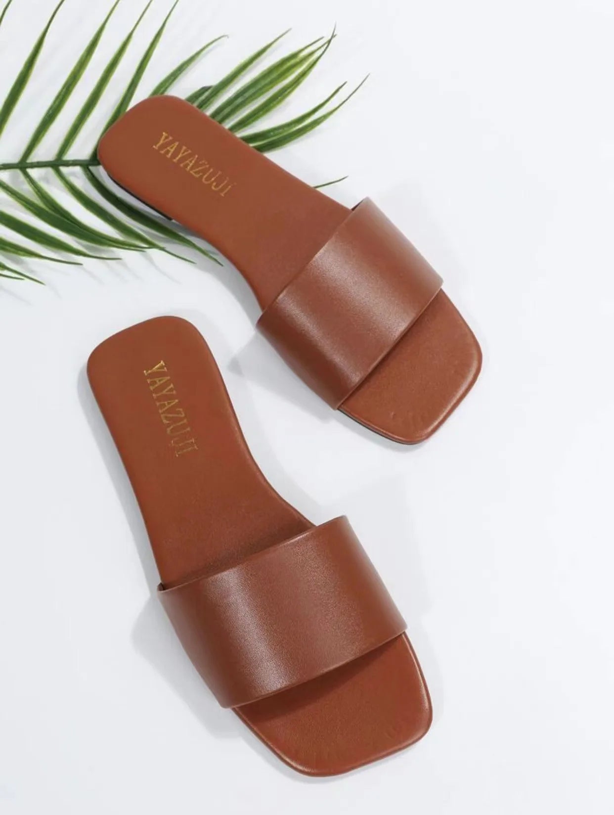 Sandales de mode pour femmes 2026 Nouvelles chaussures plates d'été à bout carré, mules d'intérieur et de rue pour filles, claquettes de plage grande taille