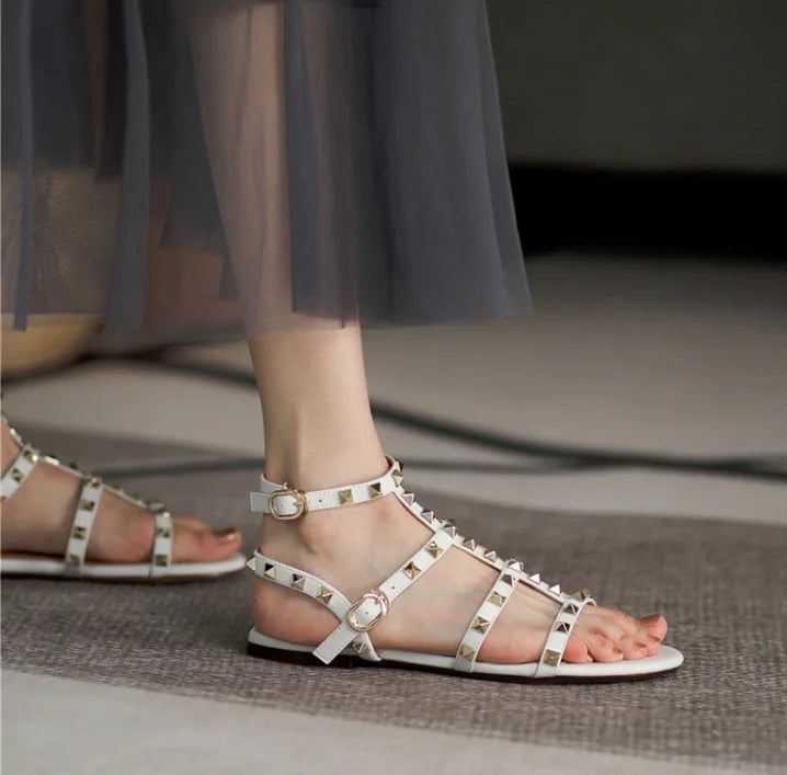 Sandales d'été pour femmes, chaussures plates décontractées pour dames, style simple, design rivet à la mode, pour la marche et le shopping, grande taille 41-43