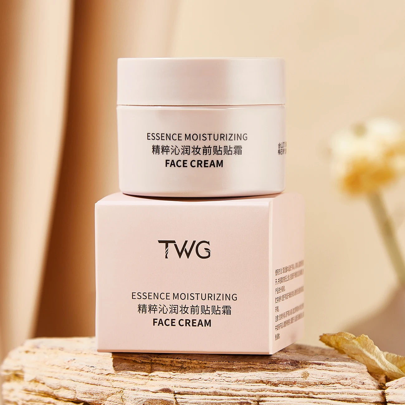 Appliquez la crème avant le maquillage. Crème de base hydratante, hydratation longue durée, soin de la peau, crée une base naturelle, maquillage hydratant et raffermissant.