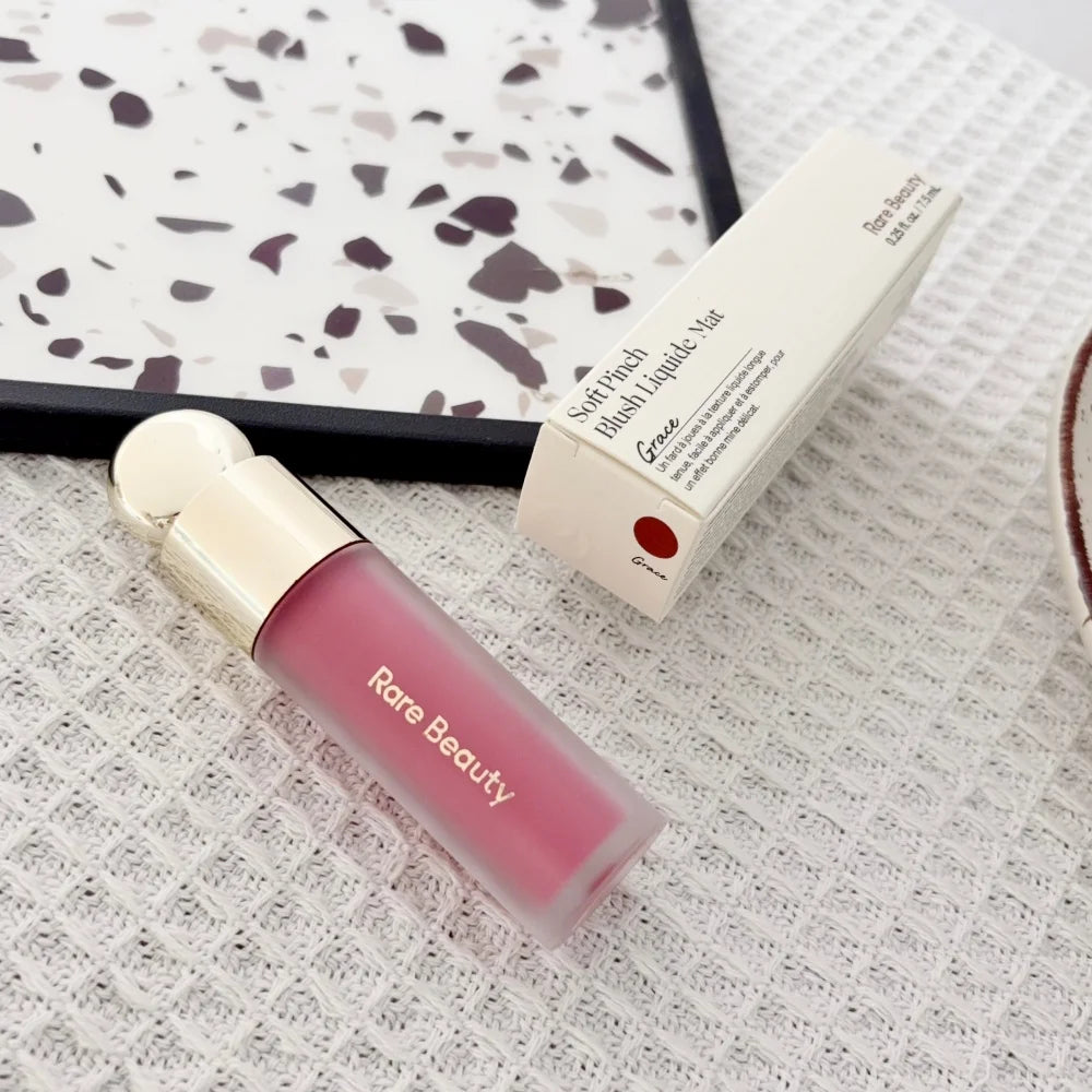 Rare Beauty Soft Pinch Liquid Blush, fini soyeux, léger, respirant, longue tenue, effet repulpant, Hope Love Virtue Happy Wonder Worth