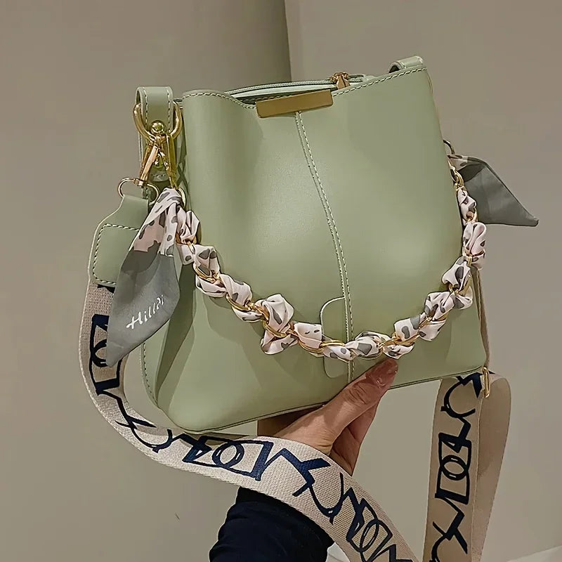 Sac à bandoulière de luxe pour femmes, sac seau de grande capacité avec chaîne de ruban, sac à bandoulière pour les déplacements, nouvelle collection