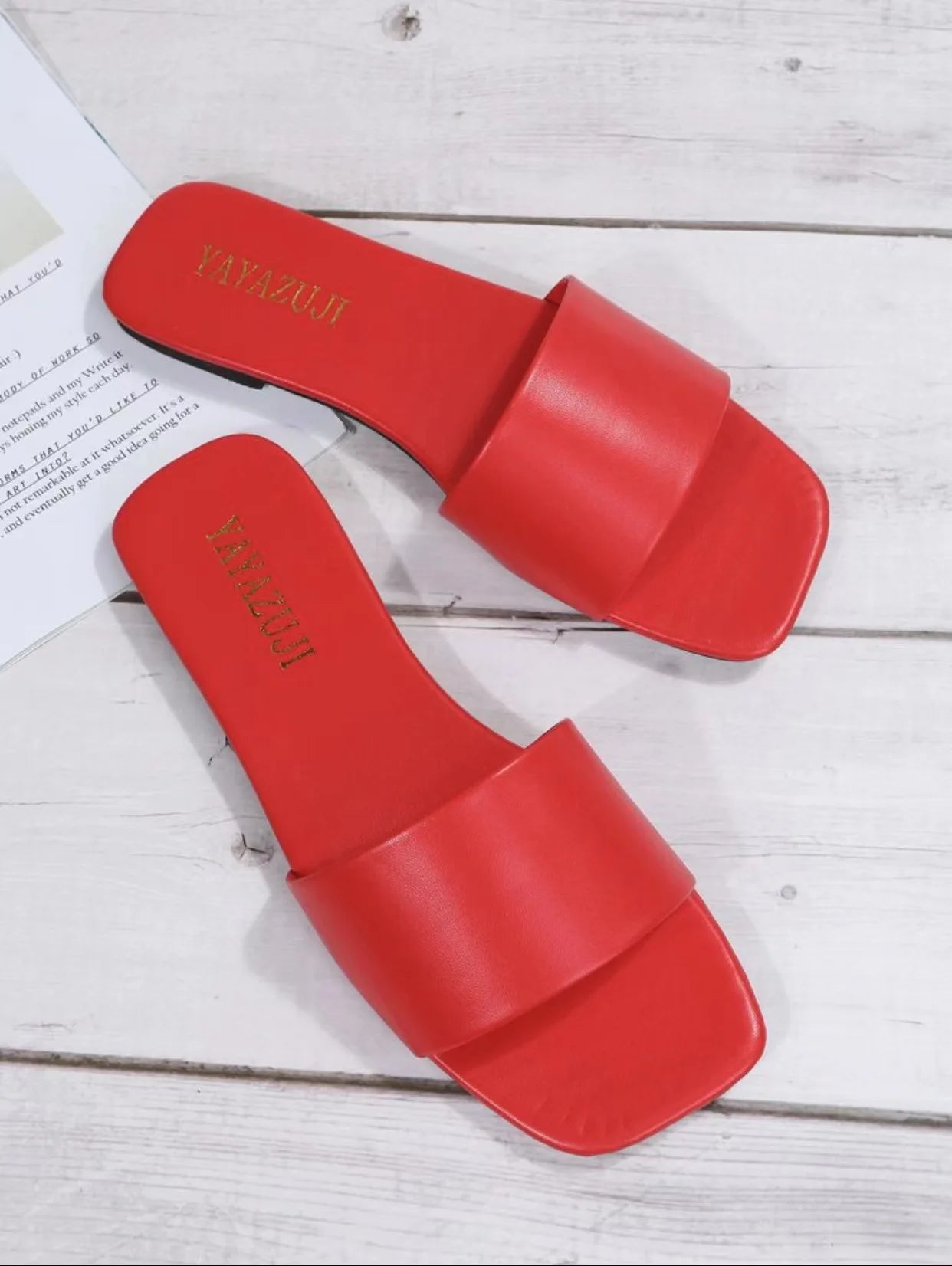 Sandales de mode pour femmes 2026 Nouvelles chaussures plates d'été à bout carré, mules d'intérieur et de rue pour filles, claquettes de plage grande taille
