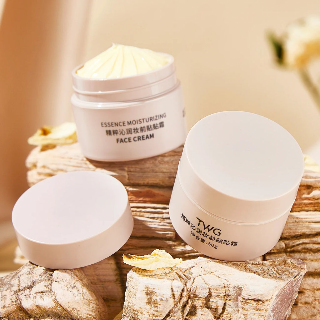 Appliquez la crème avant le maquillage. Crème de base hydratante, hydratation longue durée, soin de la peau, crée une base naturelle, maquillage hydratant et raffermissant.