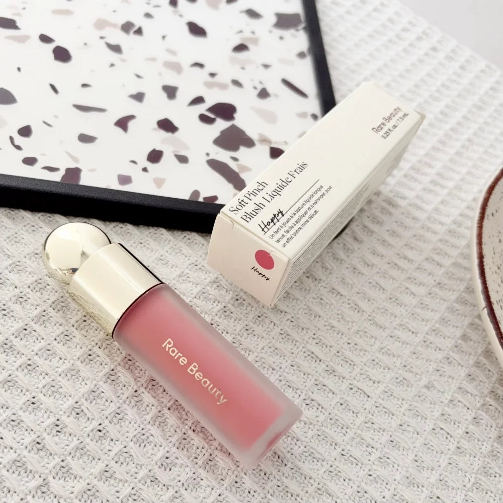 Rare Beauty Soft Pinch Liquid Blush, fini soyeux, léger, respirant, longue tenue, effet repulpant, Hope Love Virtue Happy Wonder Worth
