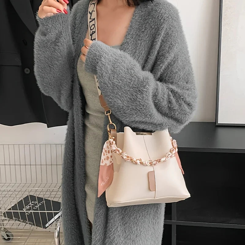 Sac à bandoulière de luxe pour femmes, sac seau de grande capacité avec chaîne de ruban, sac à bandoulière pour les déplacements, nouvelle collection