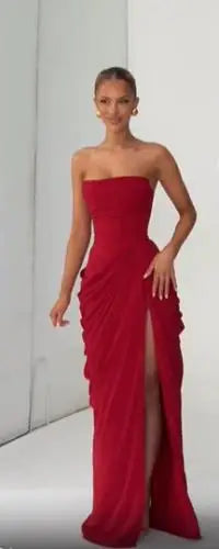 Robe longue plissée unie sexy pour femme, style licou, sans manches, dos nu, cintrée à la taille, fendue, pour soirées d'été 2026