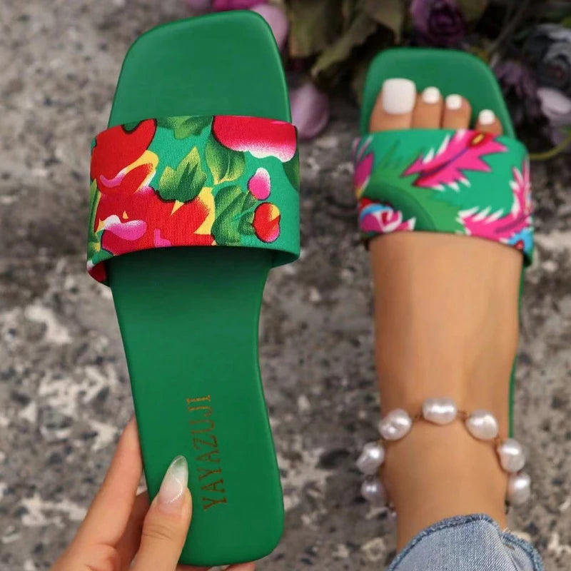 Sandales de mode pour femmes 2026 Nouvelles chaussures plates d'été à bout carré, mules d'intérieur et de rue pour filles, claquettes de plage grande taille