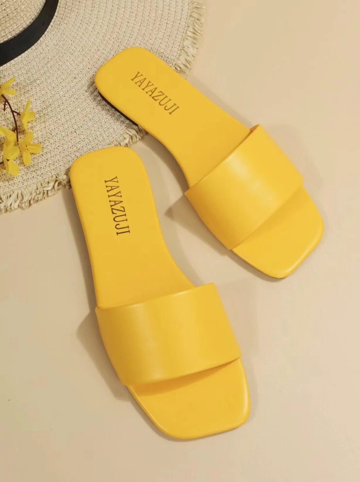 Sandales de mode pour femmes 2026 Nouvelles chaussures plates d'été à bout carré, mules d'intérieur et de rue pour filles, claquettes de plage grande taille