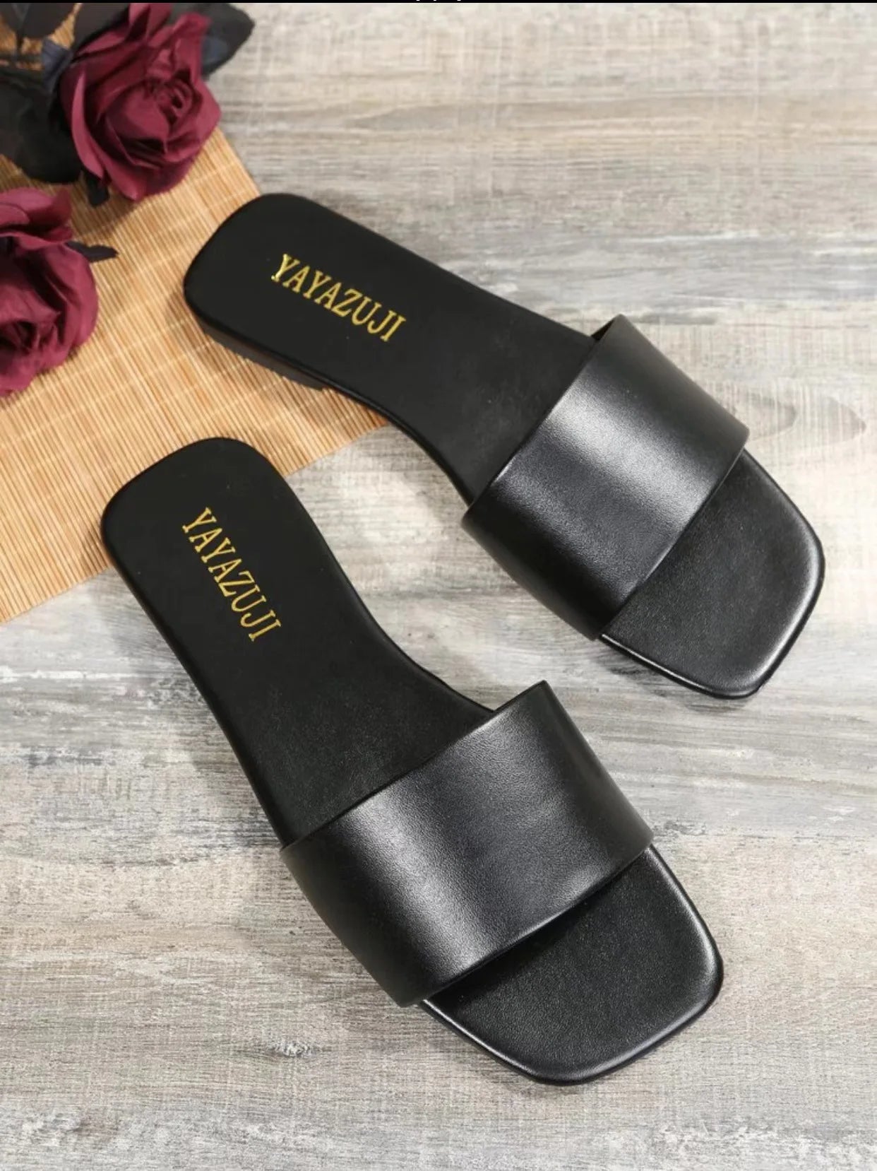 Sandales de mode pour femmes 2026 Nouvelles chaussures plates d'été à bout carré, mules d'intérieur et de rue pour filles, claquettes de plage grande taille