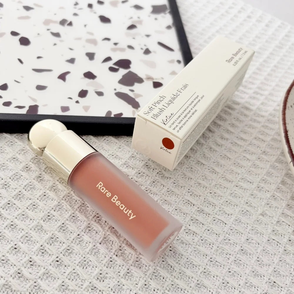 Rare Beauty Soft Pinch Liquid Blush, fini soyeux, léger, respirant, longue tenue, effet repulpant, Hope Love Virtue Happy Wonder Worth