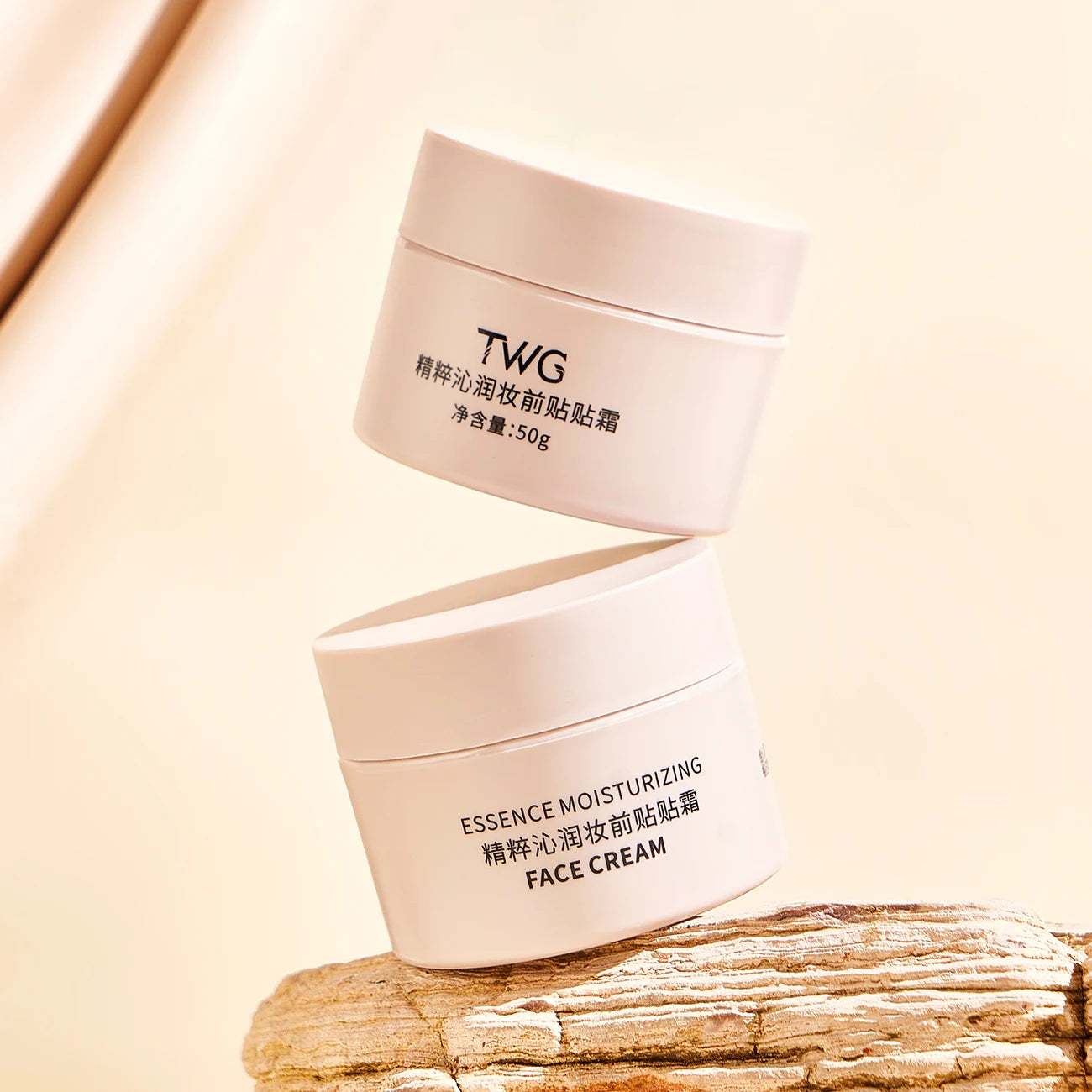 Appliquez la crème avant le maquillage. Crème de base hydratante, hydratation longue durée, soin de la peau, crée une base naturelle, maquillage hydratant et raffermissant.