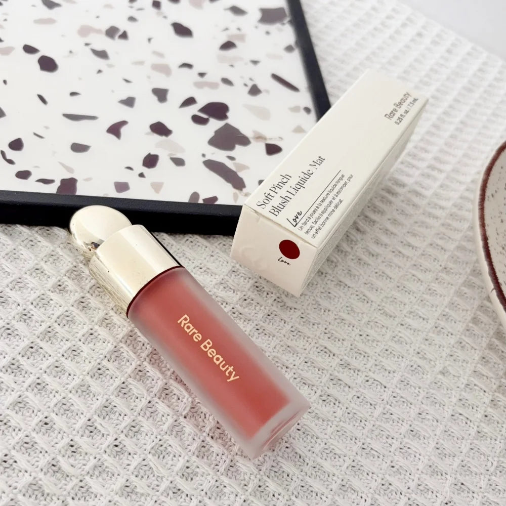 Rare Beauty Soft Pinch Liquid Blush, fini soyeux, léger, respirant, longue tenue, effet repulpant, Hope Love Virtue Happy Wonder Worth