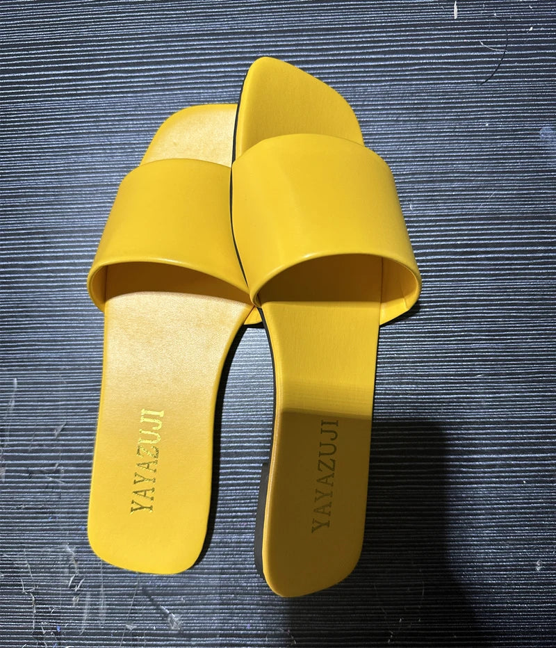 Sandales de mode pour femmes 2026 Nouvelles chaussures plates d'été à bout carré, mules d'intérieur et de rue pour filles, claquettes de plage grande taille
